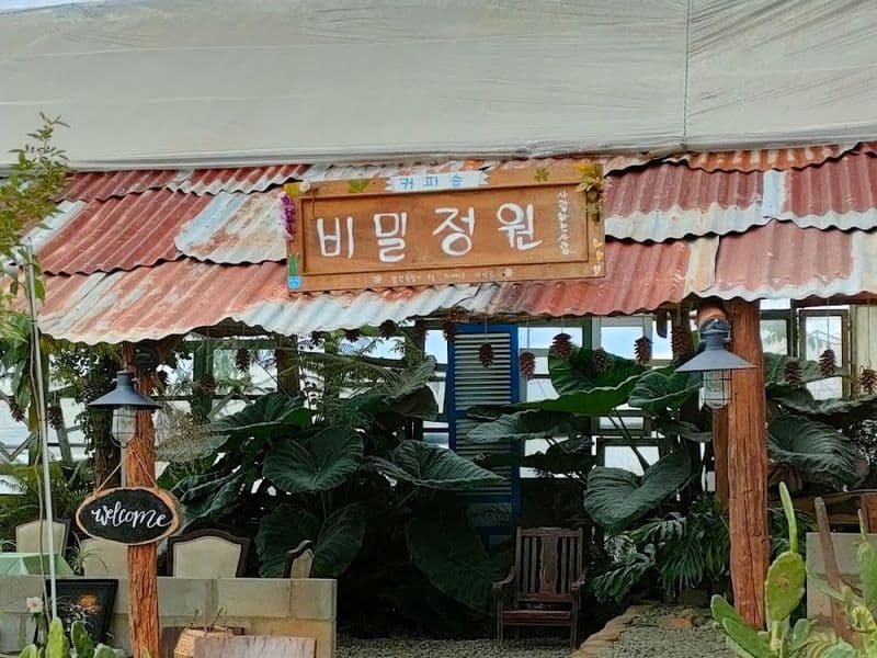 Tiệm cà phê Người Thương Ơi