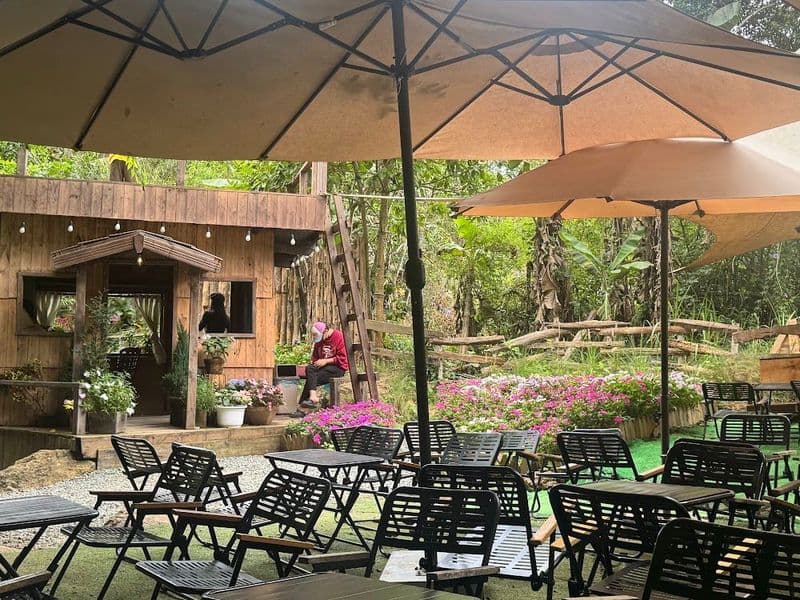 Tiệm cà phê Nhà Bên Suối