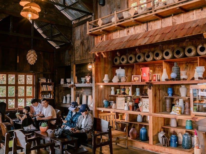 Tiệm cà phê Nhà Của Thông