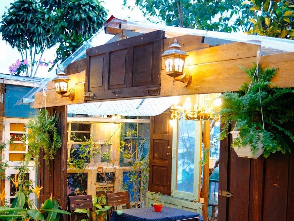 Dưới Tán Thông Già Coffee House — ảnh 1