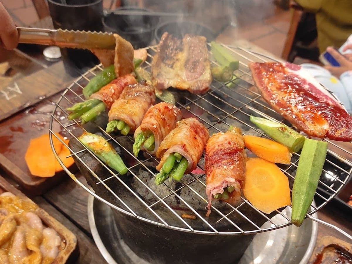 Tiệm lẩu nướng Mây Mây