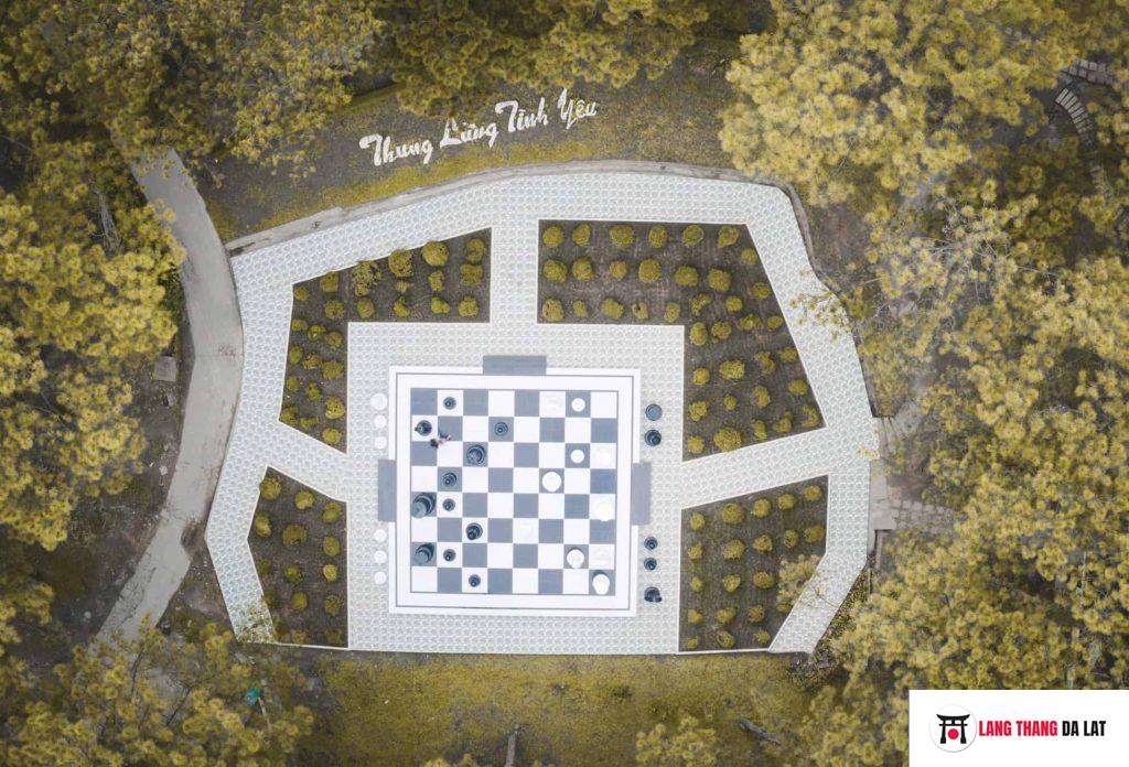 bàn cờ vua khổng lồ Thung Lũng Tình Yêu