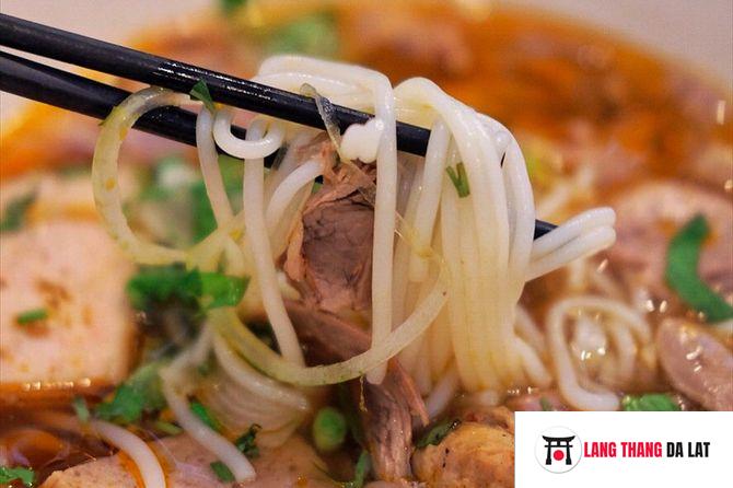 Bún bò Huế Ấp ánh sáng - Út vân