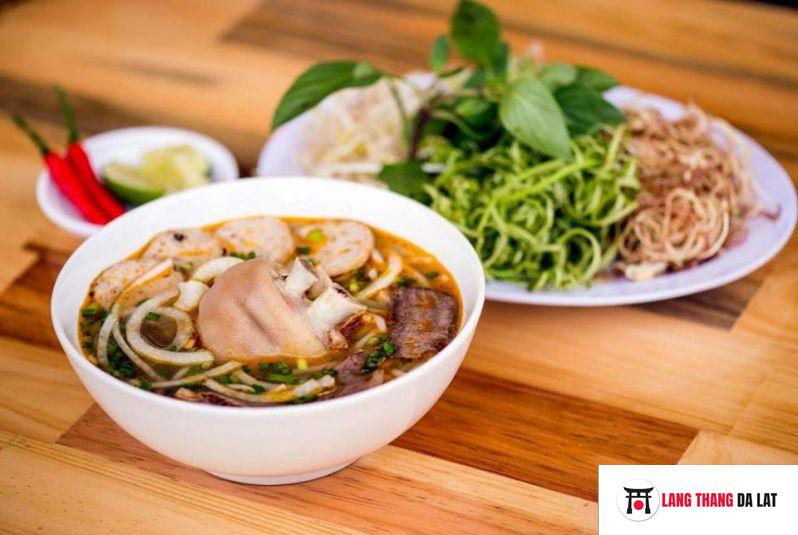 Bún bò Huế Ấp ánh sáng