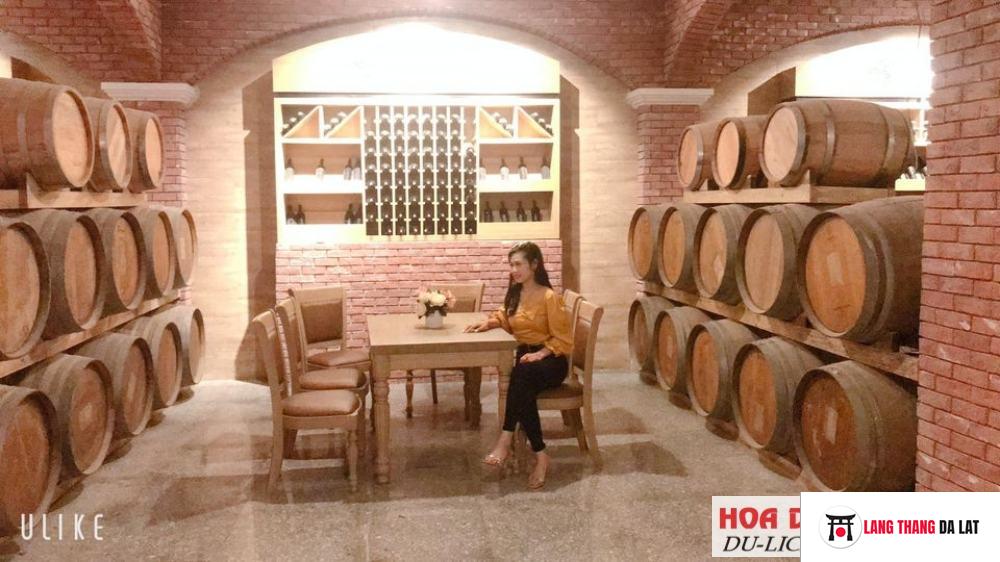hầm rượu vang được thiết kế theo phong cách cổ điển châu Âu