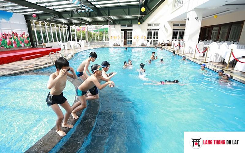 hồ bơi terracotta Hotel & Resort