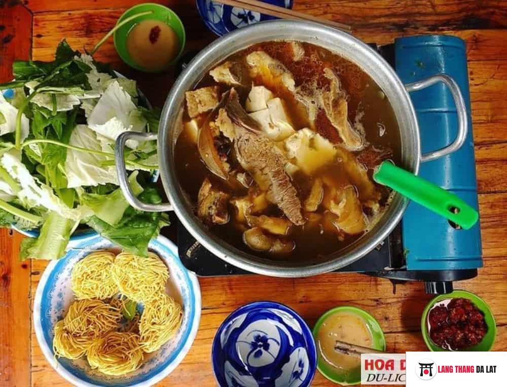 Lẩu ở quán Dìn không chỉ ngon mà giá cũng rất rẻ