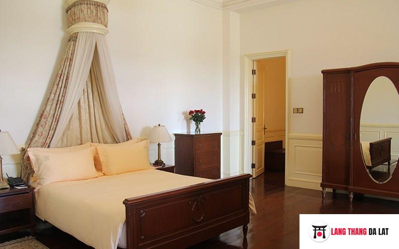 phòng Luxury có ban công khách sạn Palace
