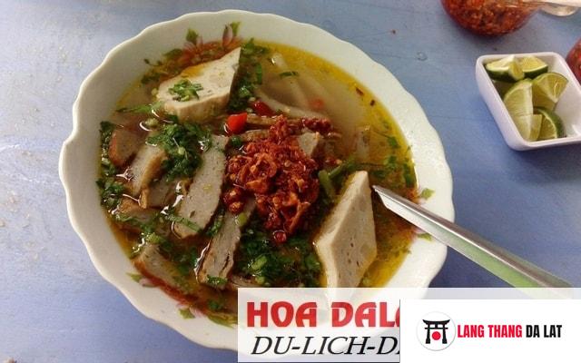 Quán bánh canh Cẩm Đô