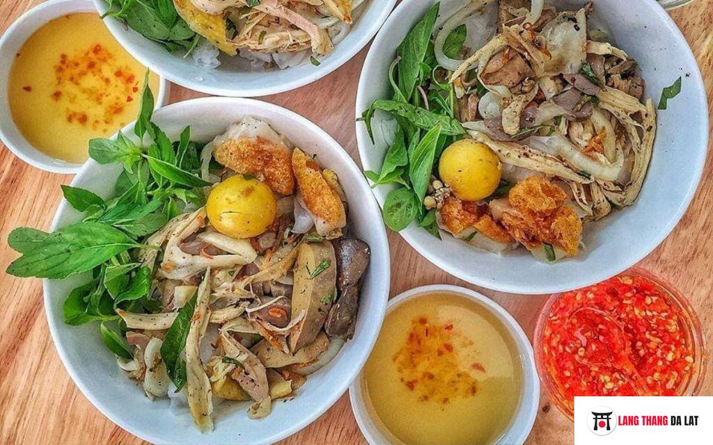 Thưởng thức bánh ướt lòng gà Đà Lạt